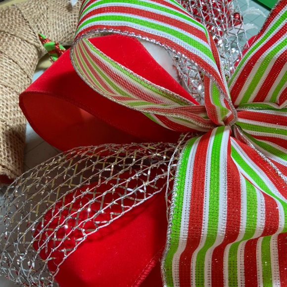 Candy Cane Wreath - Picture 7 of 8